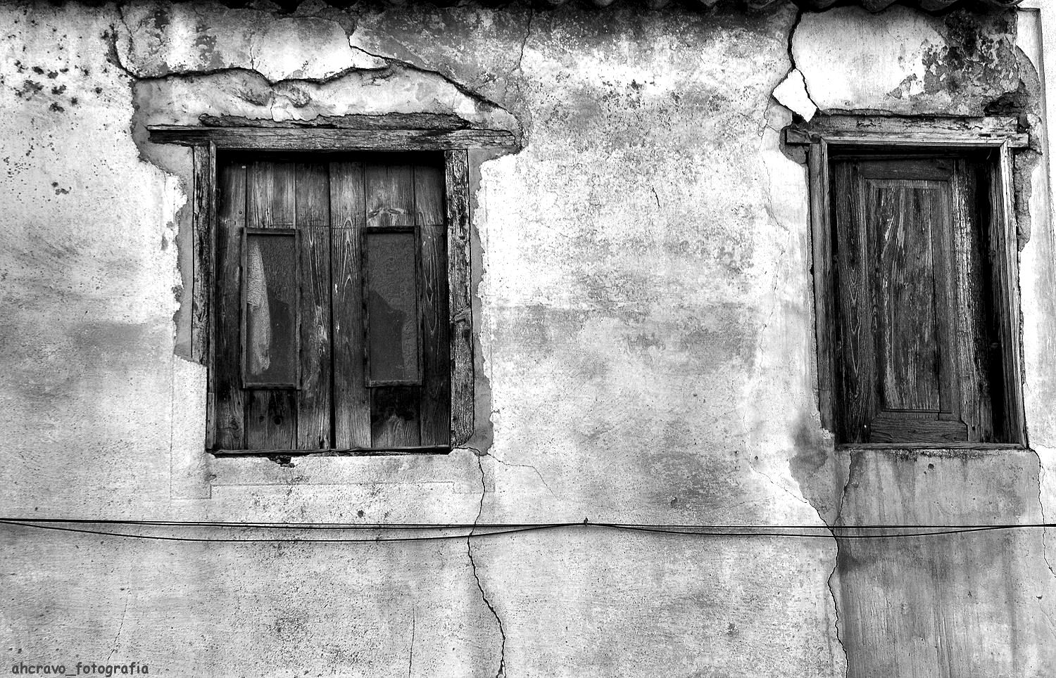 ahcravo_DSC_0957_janelas_arganil bw
