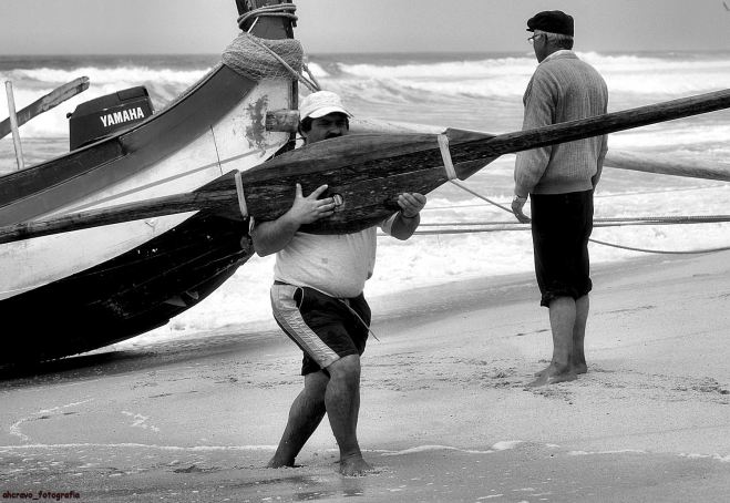 gabriel dias carrega o remo e o mestre cebola