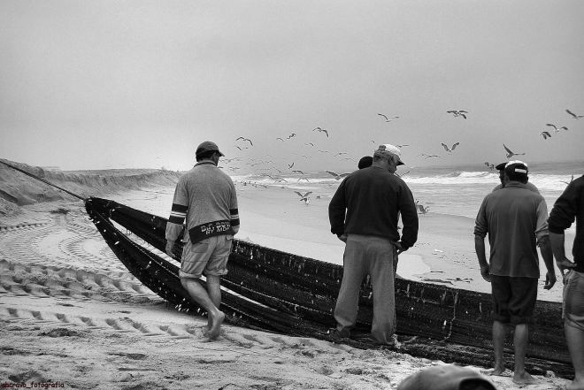 a companha tenta adivinhar o que dentro do asco
