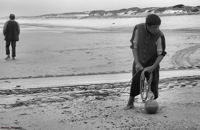 ao fundo o ti alfredo bitaolra, o alfredo amaral enrola a corda da calima