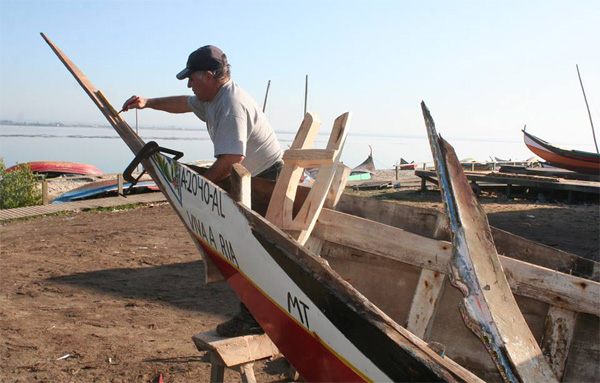 o mestre zé rito a trabalhar (foto da página da cmm)