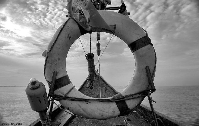 uma janela por sobre a ria