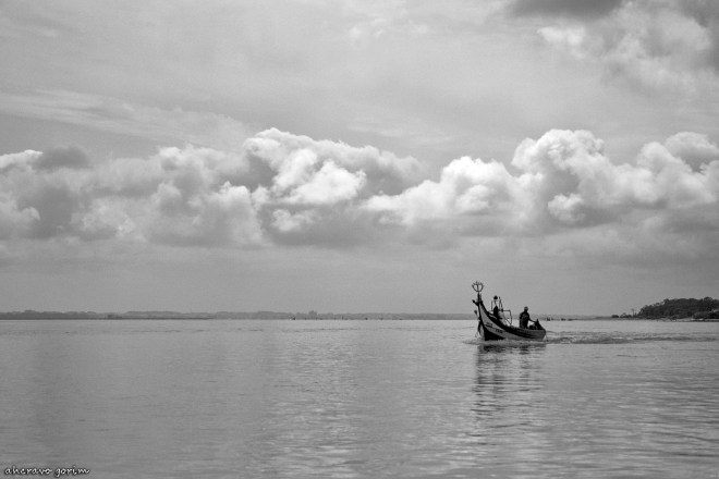 0 ahcravo_Imagem 1326 bateira ria bw